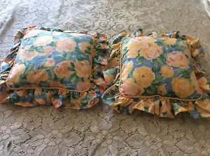 Neu 2er Set Kreuzbein Fiesta gelb rosa blau Blumenmuster Überwurfkissen 16 Zoll Rüschen - Bild 1 von 8