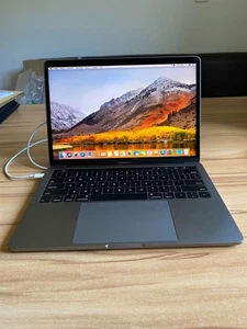 2019 Apple MacBook Pro 13" Intel 2,4 GHZ + 16 GB RAM + 512 GB SSD + QUERTY - Zdjęcie 1 z 9