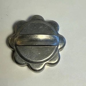 VTG FLOWER Aluminum Cookie Cutter Mold With Handle - Picture 1 of 8