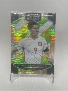 2016-17 Panini Select ROBERT LEWANDOWSKI Terrace Level Multi Color Prizm  - Bild 1 von 2