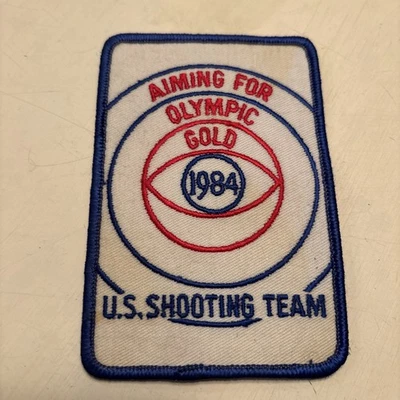 Equipo de tiro de EE. UU. - APUNTA AL ORO OLÍMPICO 1984 Parche de colección 3"X4,5" #195 -RARO- Foto 1 de 4