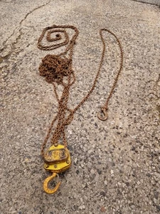 Lifting Chain Hoist Block Tackle 1 Ton 1000KG Pulley Manual Winch - Picture 1 of 10
