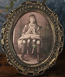 OOAK Gerahmter Druck Creepy Ephemera Human Oddities Myrtle Corbin 4-beinige Frau - Bild 1 von 6