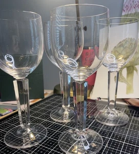 Lot de 4 beaux verres à vin en cristal à tige carrée - Photo 1/6
