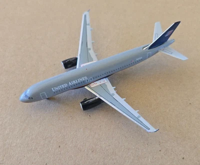 1:400 Airbus A320-200 United Airlines acorazado gris N431UA AeroClassics Foto 1 de 3