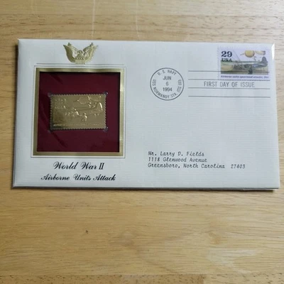 Sello réplica de oro 22kt ataque unidades aerotransportadas de la Segunda Guerra Mundial emisión primer día con tarjeta Foto 1 de 4