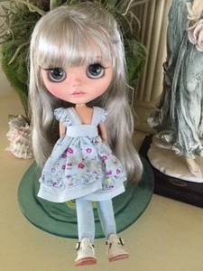 Custom Blythe Puppe von Sharon Avital mit OOAK Outfit - Bild 1 von 14