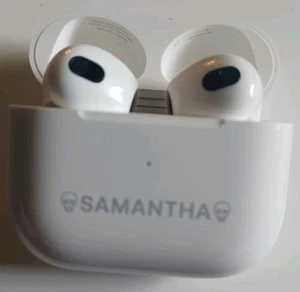 Apple AirPods (3ème Gén.) Blanc - Bon état avec étui de charge (GRAVÉ) - Photo 1 sur 2