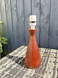 MID CENTURY 60'S 70'S SCANDI TURNED TEAK DANISH DESK BEDSIDE LIGHT TABLE LAMP - Picture 1 of 11