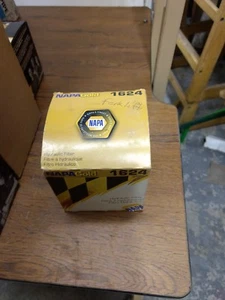 Napa 1624 Engine Oil Filter (Wix 51624) - Picture 1 of 1