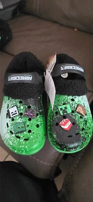 Zuecos de invierno Minecraft para niños forro polar y dijes, zapatillas para niños talla 4/5 EE. UU. Foto 1 de 3
