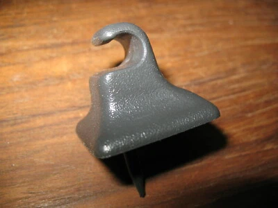 Ford Mustang 1994-2004 convertible gris carbón oscuro OEM clip para parasol (1)  Foto 1 de 4