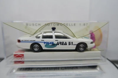 Busch escala 1/87 HO #47621 CHEVROLET CAPRICE COCHE DE POLICÍA ÁREA 51 ¡CON FIGURA ALIENÍGENA! Foto 1 de 4