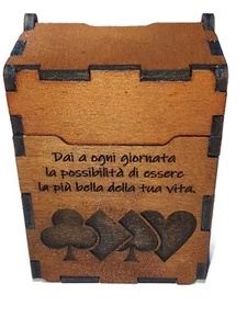 Scatola Carte da Poker, contenitore in legno con scritte e decorazioni - Foto 1 di 10
