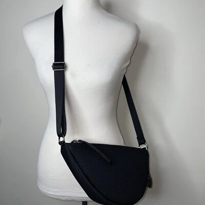 Bolso Bandolera The Sak Tess Negro Tejido Eslinga Negro Neopreno Foto 1 de 4