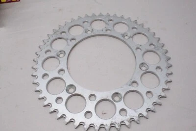 Piñón trasero de aluminio Nos Renthal 154U-520, 49 dientes Honda CR125R, CR250R Foto 1 de 2