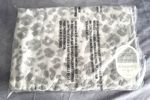 Oversized Performance Plus Badetuch hell Leopard grau - Schwelle - Bild 1 von 2