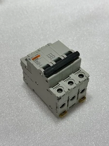 Merlin Gerin 25834 3P MULTI 9 C60N 400V C32 Circuit Breaker - Picture 1 of 9