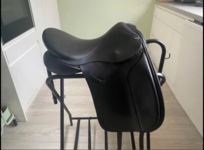Barnsby dressage saddle 17” - Image 1 of 4