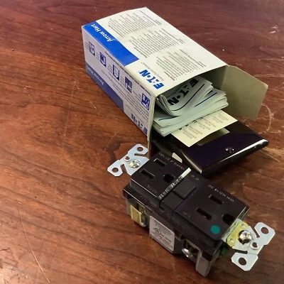 Arrow Hart SGFH15B 15Amp 125V 2-Pole 3-Wire Nema 5-15R Hospital Grade Brown - Image 1 of 3