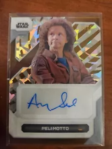 Topps Star Wars High Tek 2024 Peli Motto Amy Sedaris Auto A-PM Gold x/50 - Bild 1 von 1
