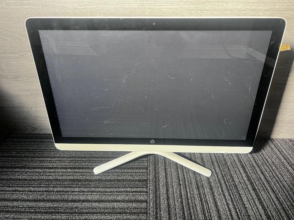 HP ALL IN ONE COMPUTER - WHITE HP 24-G085NA TOUCHSCREEN SMASHED SCREEN Spares - Image 1 of 4
