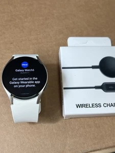 Samsung Galaxy Watch6 SM-R930 40mm Gold Aluminum Case with Cream Sport Band... - Photo 1 sur 4