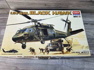 Helicóptero UH-60L Black Hawk - Kit Academy/MRC escala 1/35 sin montar #2192 - Imagen 1 de 5