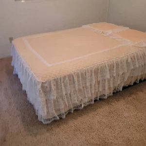 Vintage Peach double lace bottom skirt Coverlet & 2 matching Pillow shams queen - Picture 1 of 8