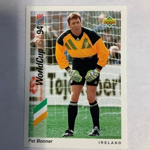 Tarjeta coleccionable de fútbol 1993 Upper Deck Pat Bonner #9 - Imagen 1 de 6