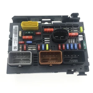 Fuse Box For Citroen Berlingo C4 C8 & Peugeot 308 807 Expert Partner 9807028780 - Picture 1 of 6