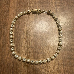Vintage 1970er Avon goldfarbenes Krappen-Set Kunstperlen & Strass Armband 7 Zoll - Bild 1 von 2