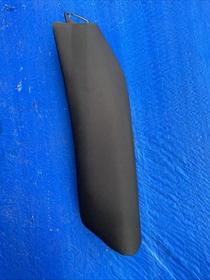 🔆-2013 Kia Forte заднее сиденье валик левый со стороны водителя черный цвет OEM - Изображение 1 из 4