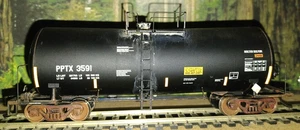 Walthers HO Scale 932-7236 UTLX 16K Funnel Flow Tank Car - WEATHERED - Bild 1 von 10