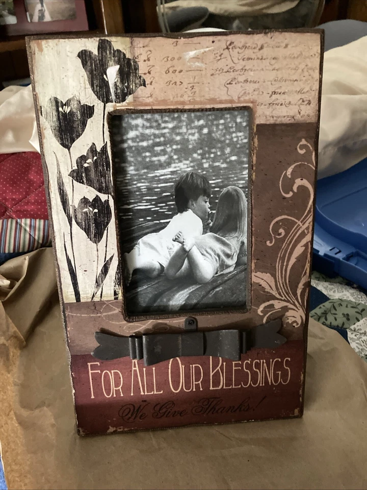 Marco de fotos 11x9 para foto 4x6 “Por todas nuestras bendiciones, damos gracias” Foto 1 de 3