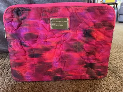 MARC BY MARC JACOBS ACOLCHADO ACOLCHADO PORTÁTIL TABLET FUNDA BOLSO CON CREMALLERA Foto 1 de 4