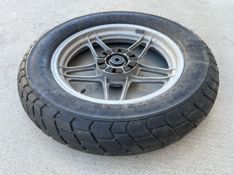 Moto Guzzi V65C 1984 rueda trasera Foto 1 de 4