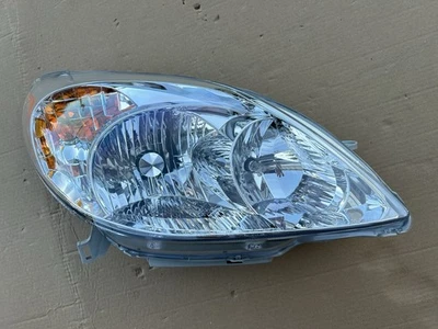 Conjunto certificado de farol Toyota Matrix TYC 20-6411-00-9 - Imagem 1 de 4