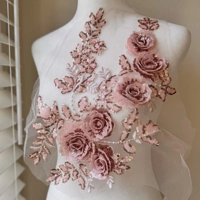 Aplique rosa con cuentas con lentejuelas 15 x 11 pulgadas, flores bordadas en 3D  Foto 1 de 4