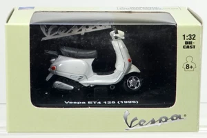 New Ray Vespa ET4 125 (1996) Vespa Series - 6047 New in Box 2011 White 1:32 - Picture 1 of 7