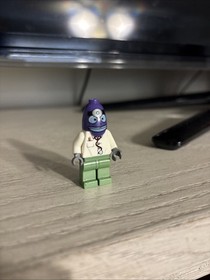 BIKINI BOTTOM EMERGENCY ROOM DOCTOR LEGO MINIFIGURE 3832 from SpongeBob ORIGINAL