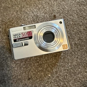 Panasonic LUMIX DMC-FX7 Compact Digital Camera Silver - lens error - Picture 1 of 8