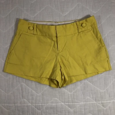 Banana Republic Shorts Women’s Size 0 Yellow Button Accents Pockets 2.5” Inseam - Image 1 of 4
