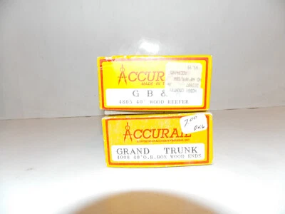 ACCURAIL G B & W 4805 Wood Reefer and a 4008 Grand Trunk 40' Boxcar - Image 1 of 4