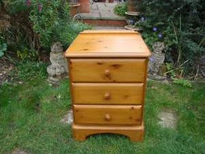 2 x Ducal Solid Pine Bedside 3 Drawer Unit Storage Furniture - Picture 1 of 12
