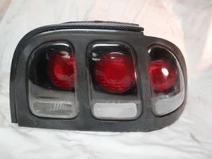 96 97 98 Ford Mustang Passenger Side Taillight Gray Lamp Assembly 1996 1997 1998 - Picture 1 of 7