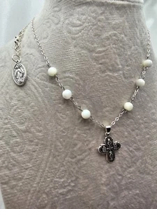 Handgefertigte katholische Halskette - Perlmutt - Vier-Wege-Kreuz - Wunderbare Medaille - Bild 1 von 13