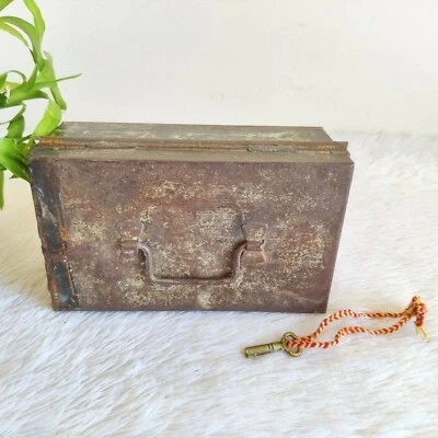 1930s Vintage Litho Tin Money Box Jewellery Box Cash BOX With Brass Key TB694 - Image 1 of 4