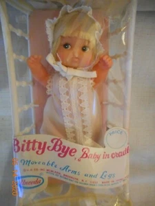 RARE VINTAGE UNEEDA 1974 BIG EYES DOLL" BITTY BYE BABY IN CRADLE" BLONDE HAIR "2 - Picture 1 of 12