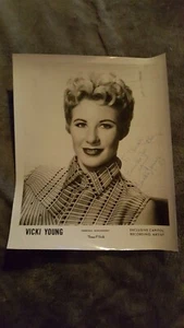 Vicky Young Singer Signed Inscribed 8 X 10 Original photo - Picture 1 of 2